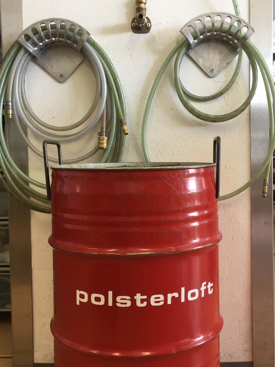 Tonne mit Polsterloftlogo