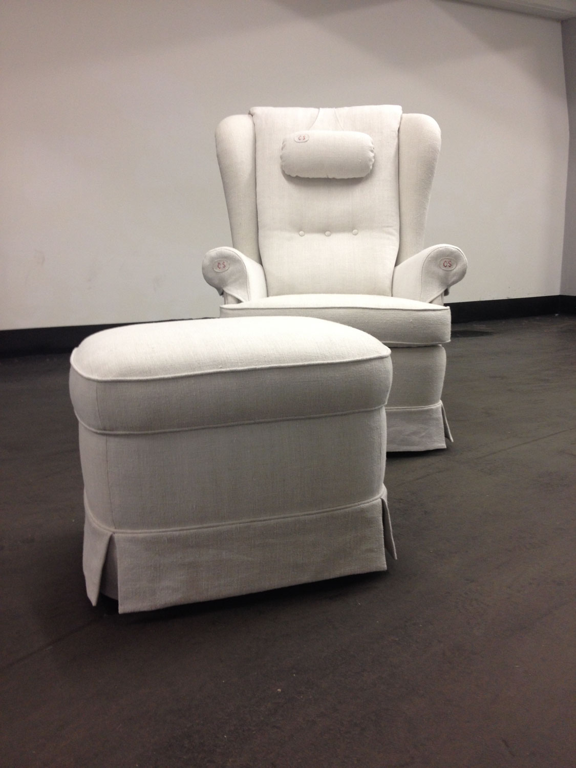 Sessel mit Fußhocker