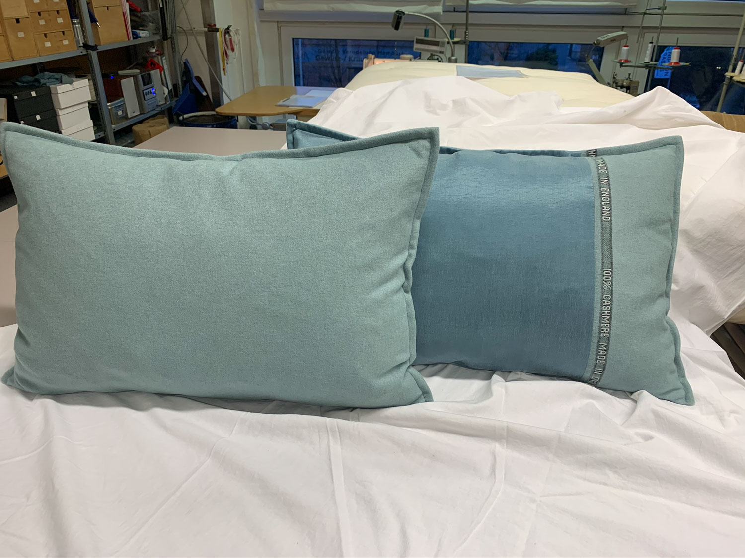 hellblaue Kissen