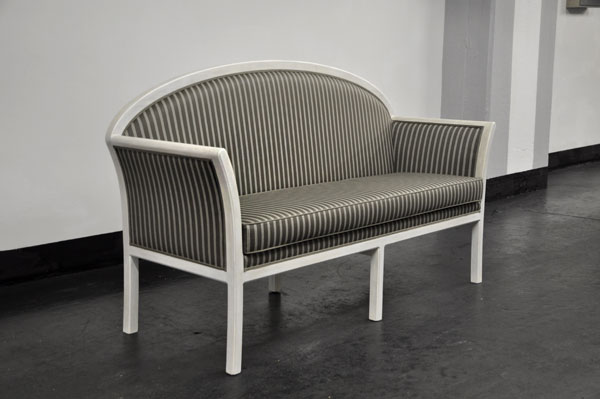 gestreifte Polsterbank